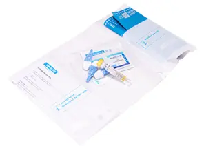De inhoud van de Schildklierfunctie test met instructies, vingerprikset, afnamebuisje en de retourenvelop